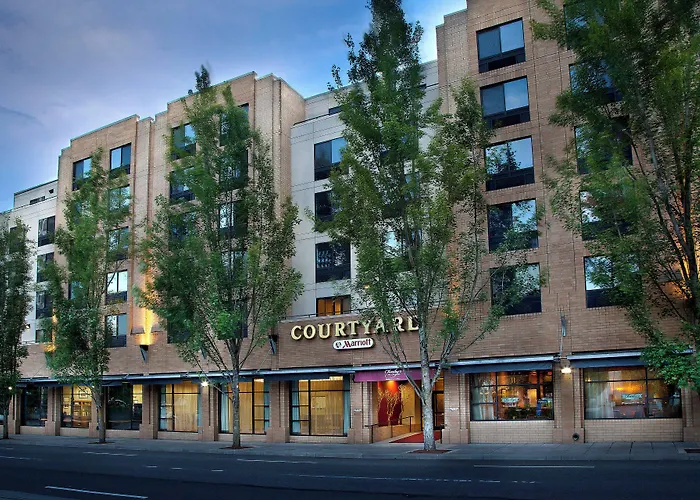 Courtyard Portland Downtown / Convention Center Hotel