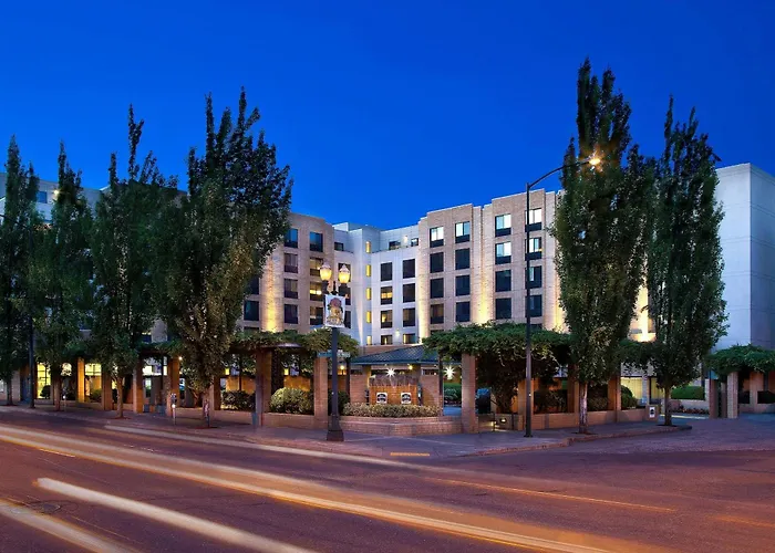 Courtyard Portland Downtown / Convention Center Hotel